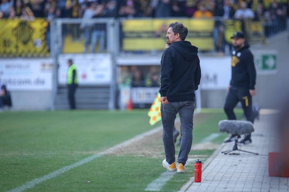 Elfmeter-Frust bei der Alemannia! SGD-Chefcoach Thomas Stamm (42) konnte den Ärger der Aachener verstehen.