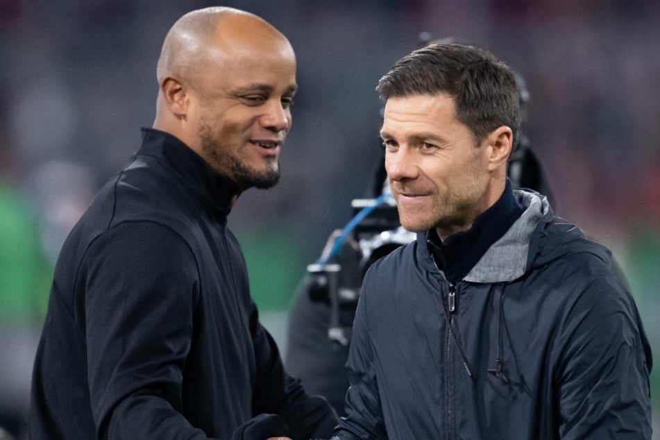 Trotz taktischer Meisterleistung konnte Bayer-Trainer Xabi Alonso (43, r.) sein Münchener Pendant Vincent Kompany (38) am Ende nicht besiegen.