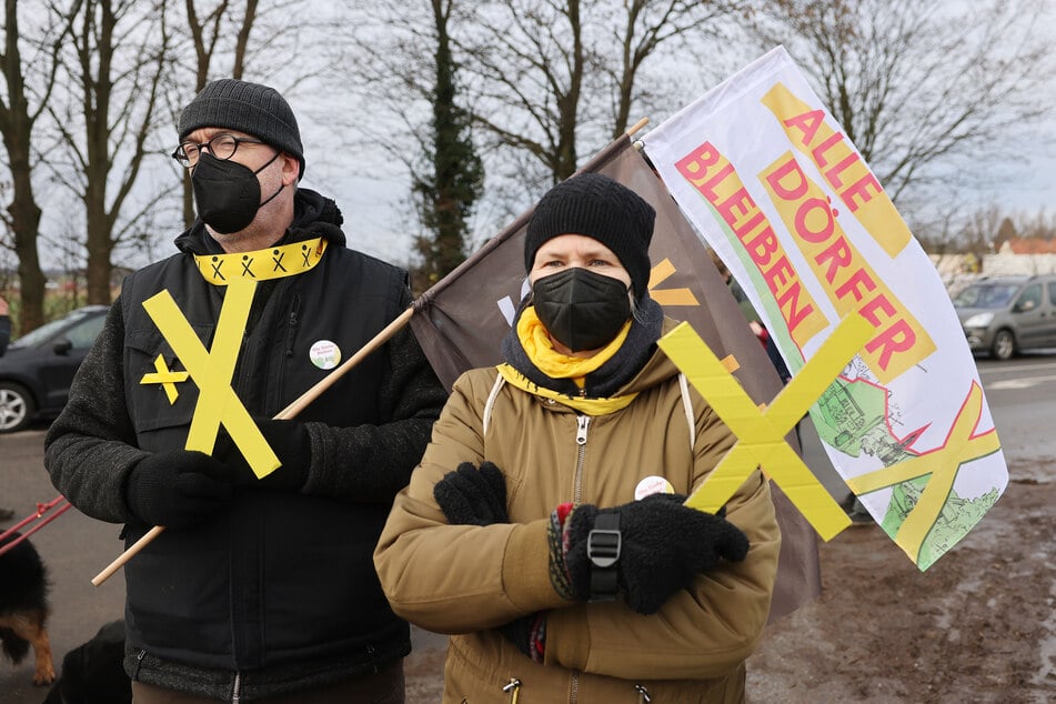 Hunderte Klimaaktivisen beteiligen sich an Protesten gegen Abriss von Lützerath