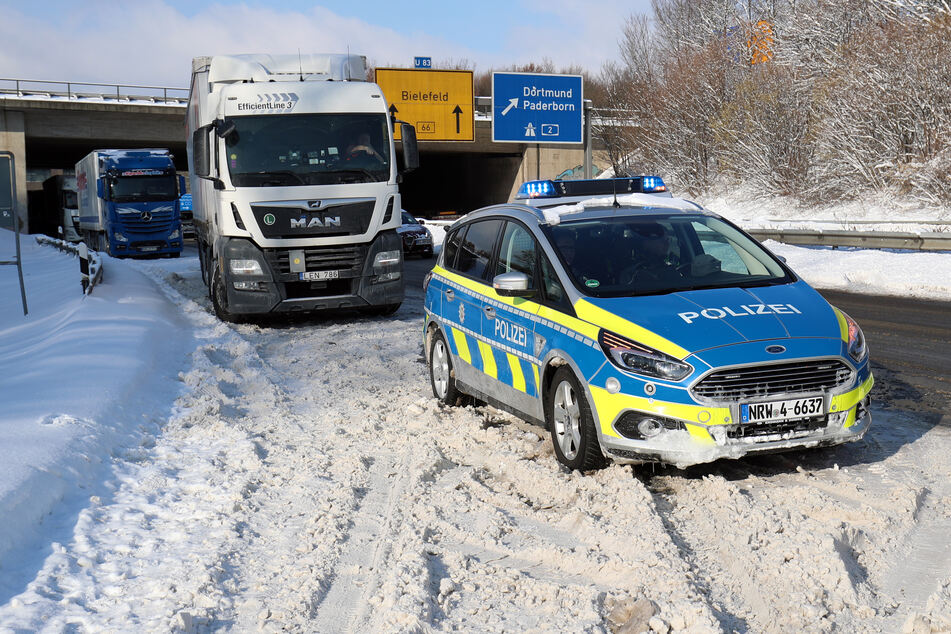 Angespannte Lage auf der A2: Schnee-Chaos sorgt für Hunderte Unfälle in NRW