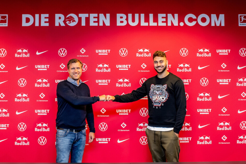 RB-Sportdirektor Markus Krösche (40) begrüßt seinen ersten Neuzugang für den kommenden Sommer: Innenverteidiger Joško Gvardiol (18).