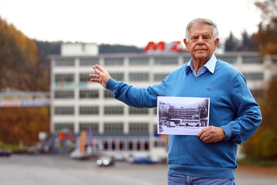 Ex-Betriebsdirektor Eberhard Bredel (78) steht vor dem ehemaligen Motorradwerk Zschopau.
