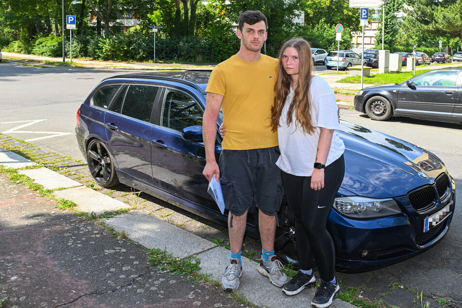 Leon T. (22) und seine Freundin Antonia F. (21) wurden von einem rabiaten Radfahrer angegriffen. Am BWM entstand ein Schaden von gut 1000 Euro.