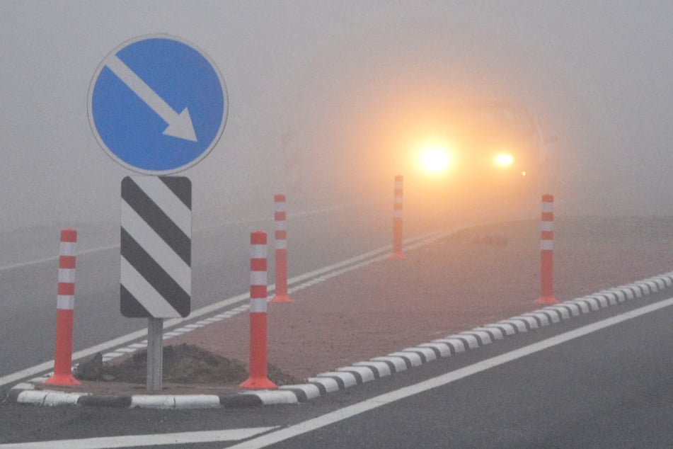 In den kommenden Nächten müssen Autofahrer in Hessen mit Nebel und Glätte rechnen. (Symbolbild)