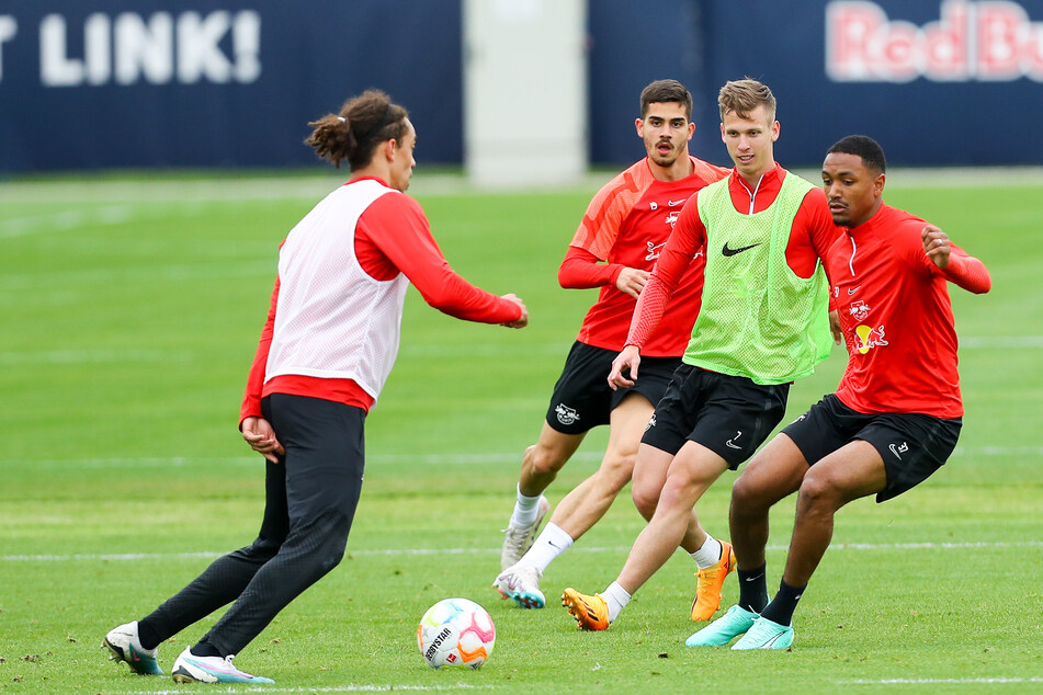 Am Montag steigen die Roten Bullen wieder ins Mannschaftstraining ein. Mit dabei auch wieder: Andre Silva (28, 2.v.l.).