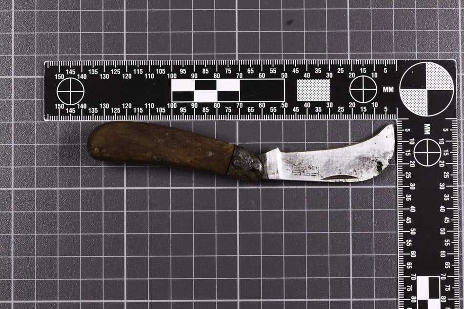 Dieses Messer wurde im Frühjahr 2022 am Tatort gefunden. Es ist allerdings nicht das, welches sich Berninger kurz vor seinem Tod bestellt hatte.