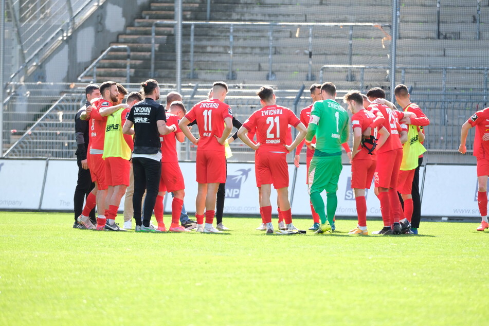 Die Zwickauer schworen sich nach der Niederlage gegen den SV Waldhof Mannheim sofort auf die nächste Aufgabe ein - die gibt's schließlich bereits am Mittwoch auf dem Betzenberg.
