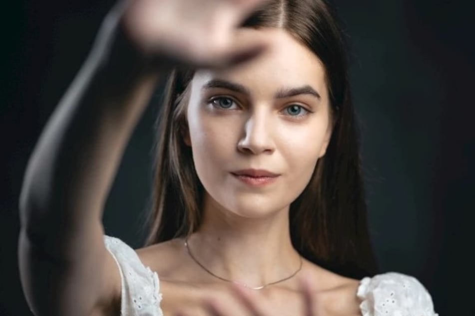 Die tschechische Songwriterin Nika (Jazz, Folk und Alternative-Pop) spielt mit dem Folk-Duo Andrea Šulcová & Allison Wheeler am 8. 11. im Jazzclub Tonne.