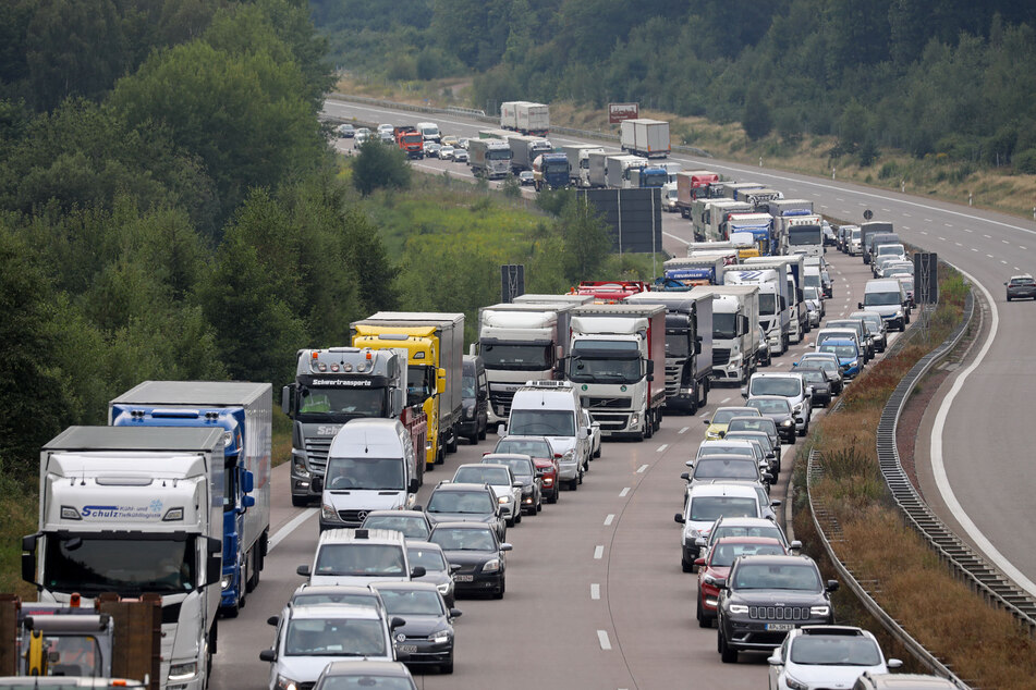 Wegen der Verfolgungsjagd musste die A4 gesperrt werden, es gab Stau.