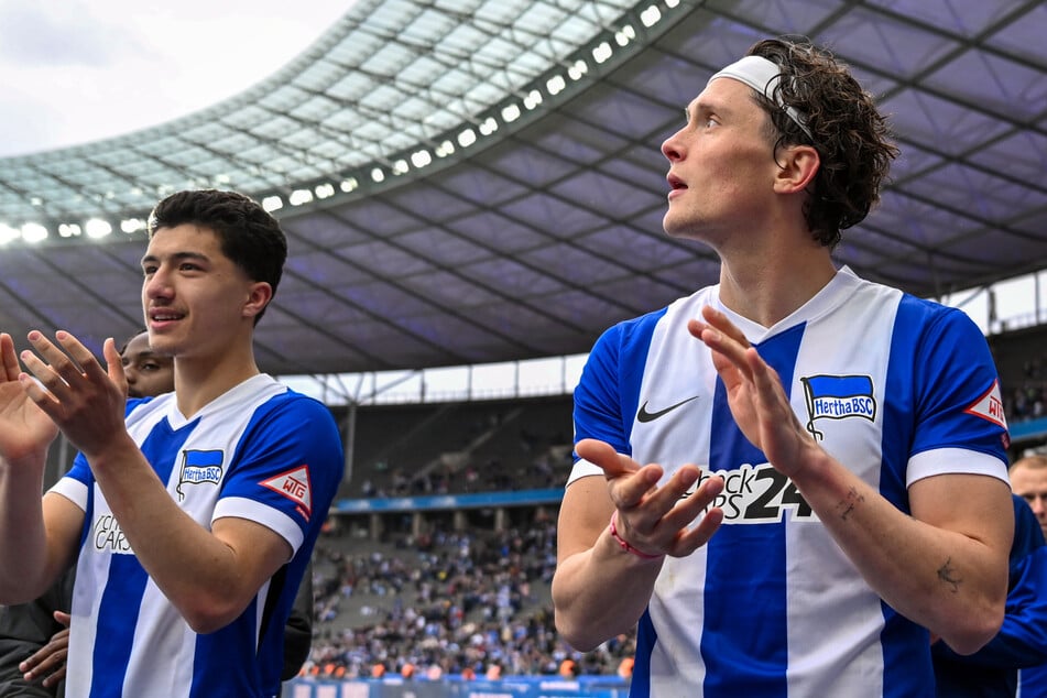 Fabian Reese (27, r.) macht auch im alten Trikot eine tolle Figur.