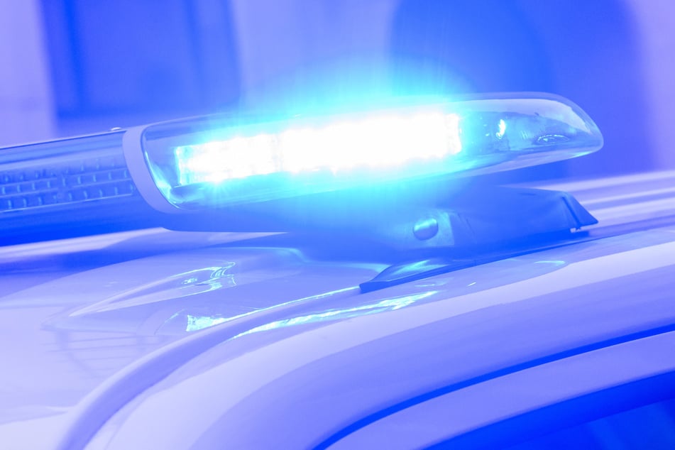 Der Polizist wurde dabei leicht verletzt. (Symbolbild)
