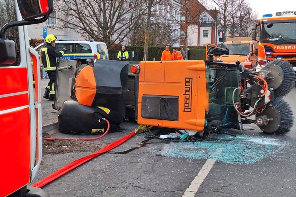 Berlin: Berlin und seine Kehrmaschinen: Nächster Unfall mit komplizierter Bergung