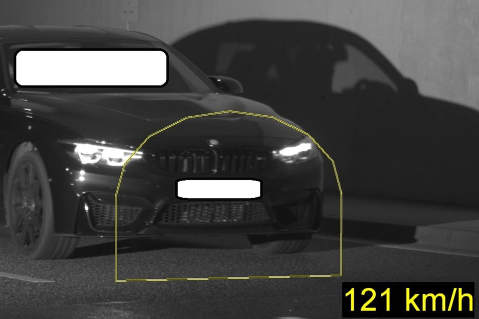 Erwischt! Dieser BMW wurde mit 121 Sachen im Tunnel Wiener Platz geblitzt.