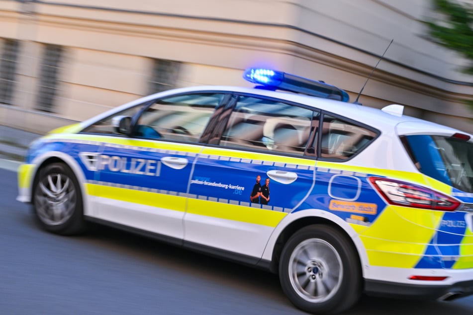 Die Brandenburger Polizei wirbt nicht nur auf den Autos für neue Auszubildende.