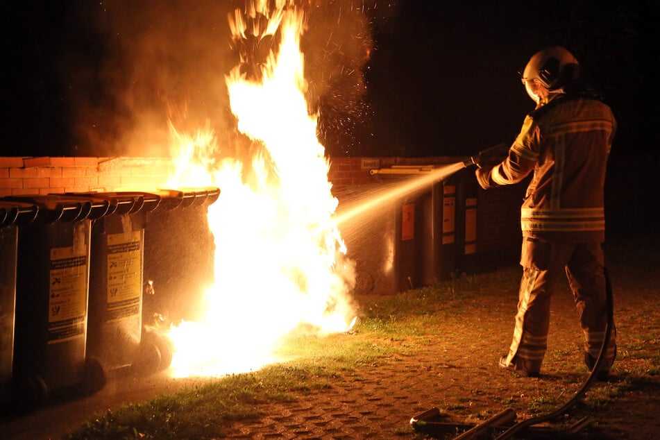Dresden: Container abgefackelt: Zieht ein Brandstifter durch die Neustadt?