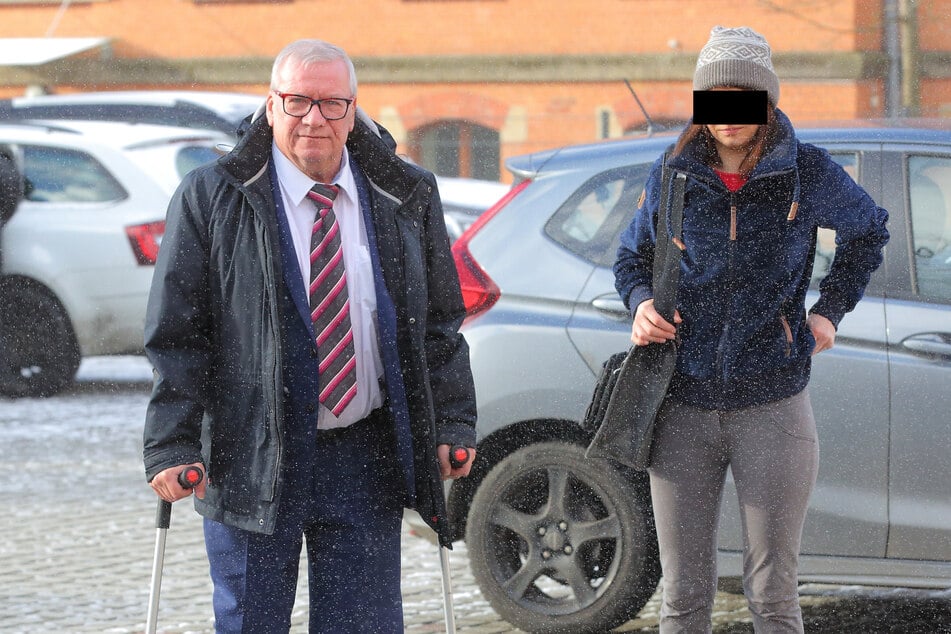 Ex-Oberbürgermeister Gerhard Lemm (63, SPD) und seine Frau Cindy (32) als Zeugin mussten am Dienstag vors Kamenzer Amtsgericht.