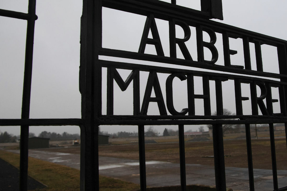 Zum Gedenken an den 76. Jahrestag der Befreiung der ehemaligen NS-Konzentrationslager werden am Sonntag Kränze in Sachsenhausen und Ravensbrück niedergelegt.