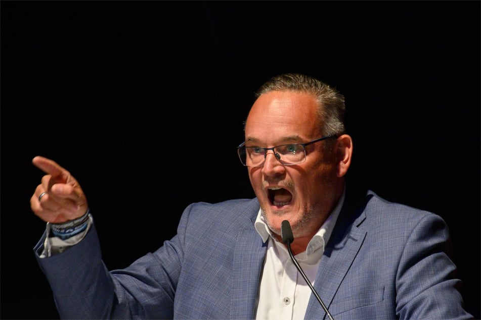 Beim Grußwort auf dem Kongress der AfD-Jugendorganisation Generation Deutschland lässt AfD-Landeschef Martin Reichardt (57) harte Spürche los.