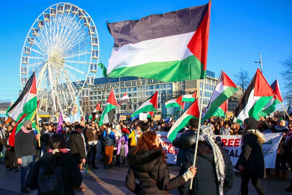 1000 Menschen bei Pro-Palästina-Demo in Leipzig - auch Gegenproteste