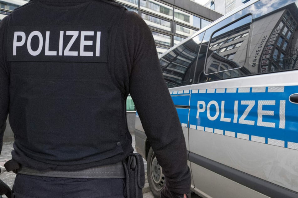 Raubüberfall in Kassel: Zwei Jugendliche schauen plötzlich in den Lauf einer Pistole