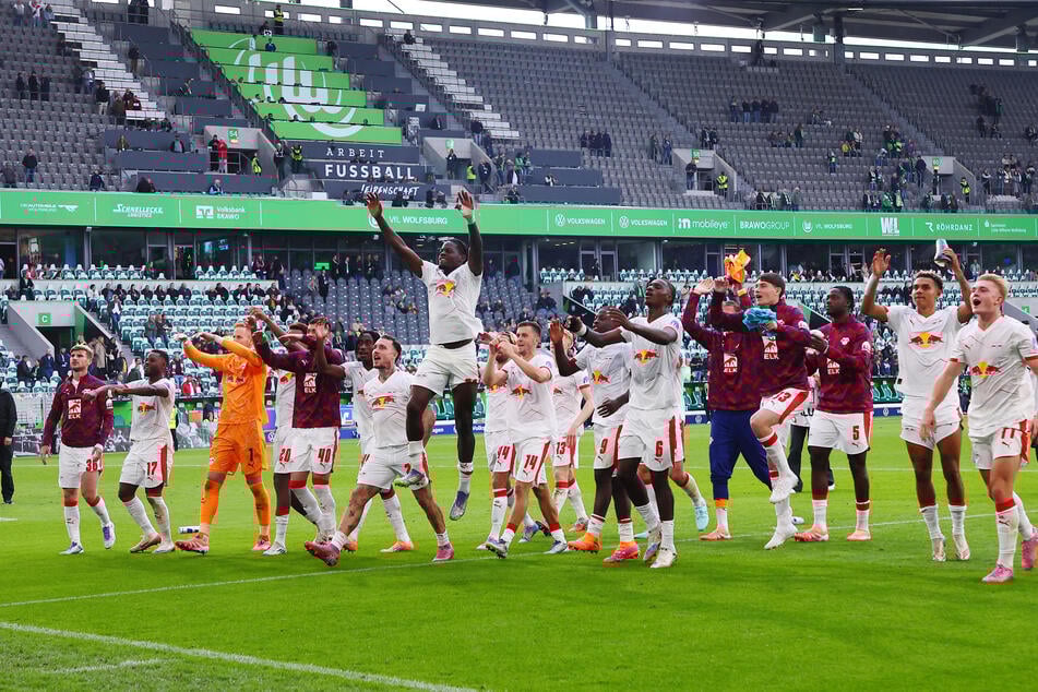Nach Schlusspfiff jubelte das Team mit den 2300 Fans.