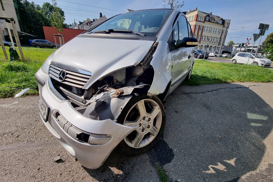 Kreuzungs-Crash in Chemnitz: Mann schwer verletzt