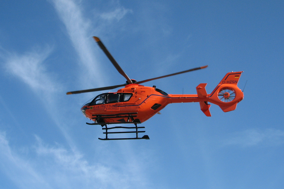Der Radler wurde mit dem Hubschrauber in eine Klinik geflogen. (Symbolbild)
