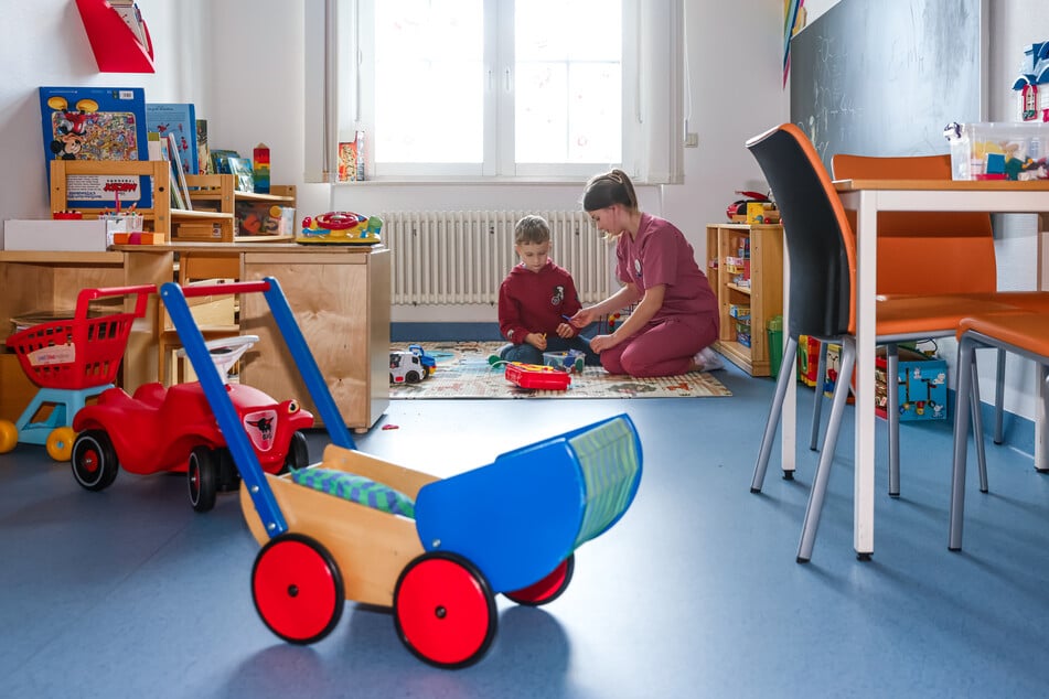 Auch in der Klinik für Kinder- und Jugendmedizin sind Stellen zu besetzen.