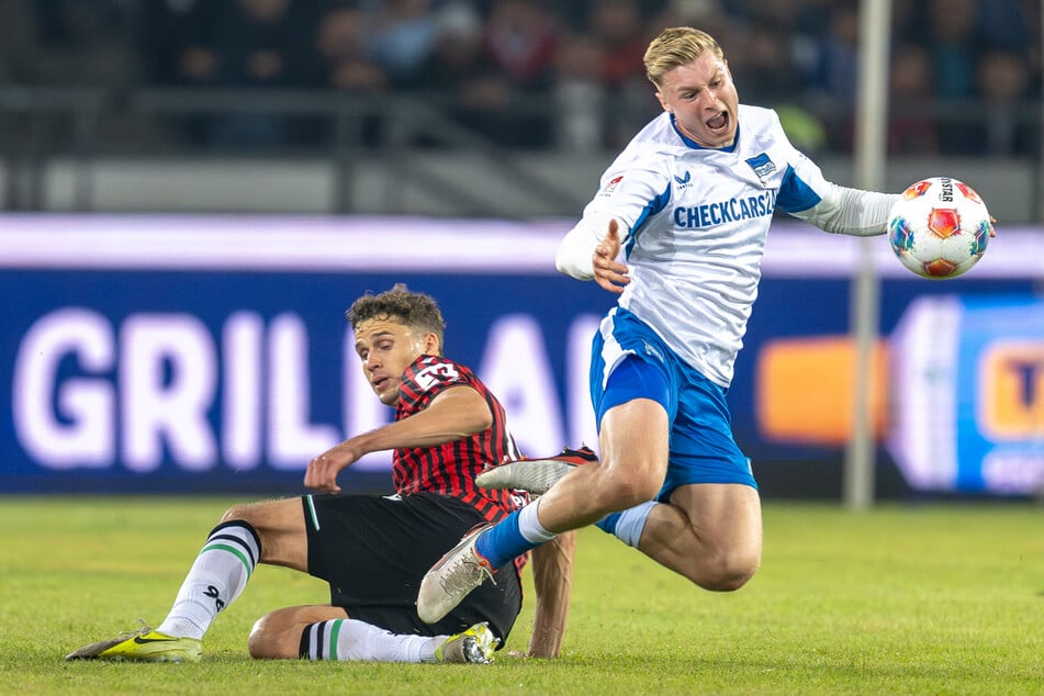 Julian Eitschberger (21, r.) wollte Hertha BSC im Winter eigentlich verlassen.