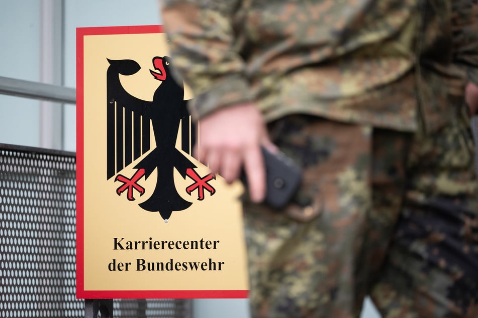Ein Karrierecenter der Bundeswehr wurde zum Ziel einer Attacke. (Symbolfoto)