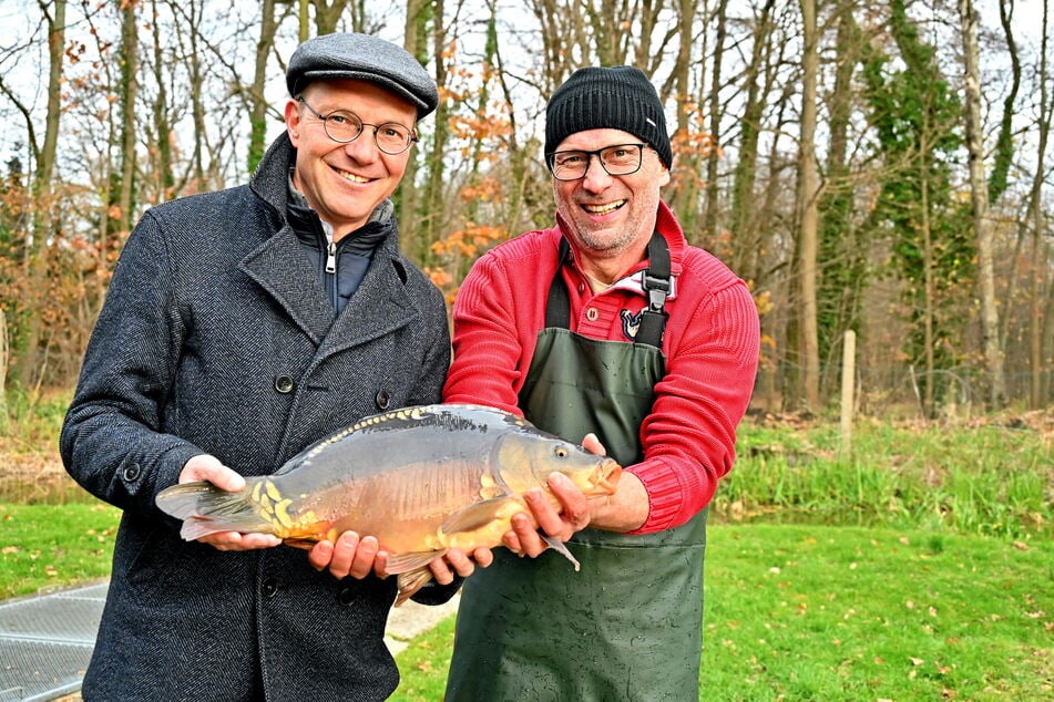 Gunther Ermisch (54) ist Fischzüchter in Neustadt und sieht die steigenden Temperaturen bei ausbleibendem Regen als Problem für die Zukunft der Forellenzucht.