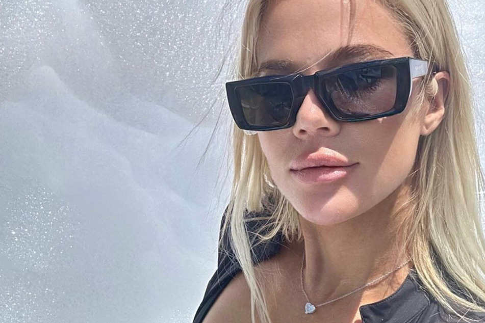 Khloé Kardashian is back in the gym after suffering an injury two months ago.