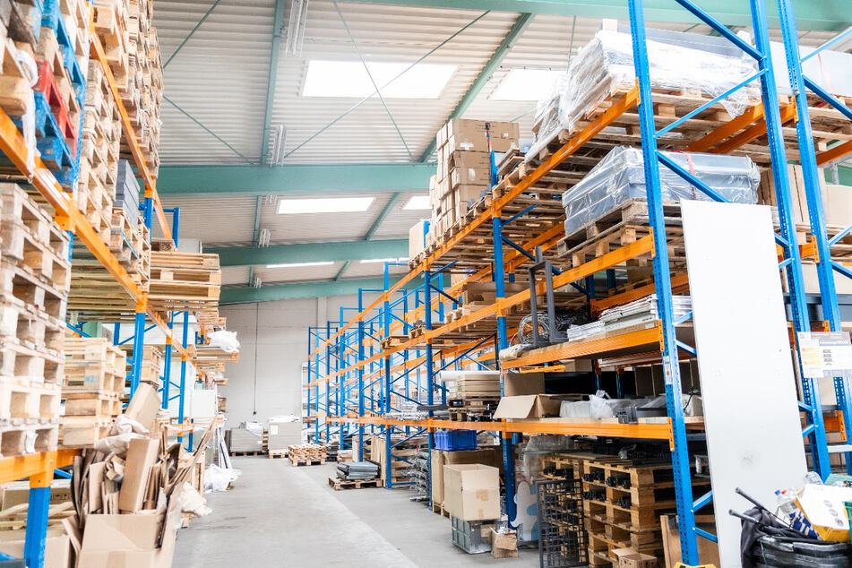 Ob Regalbau, Möbelmontage, Lagereinrichtung oder Demontage und Räumung – RFD ist der richtige Ansprechpartner.