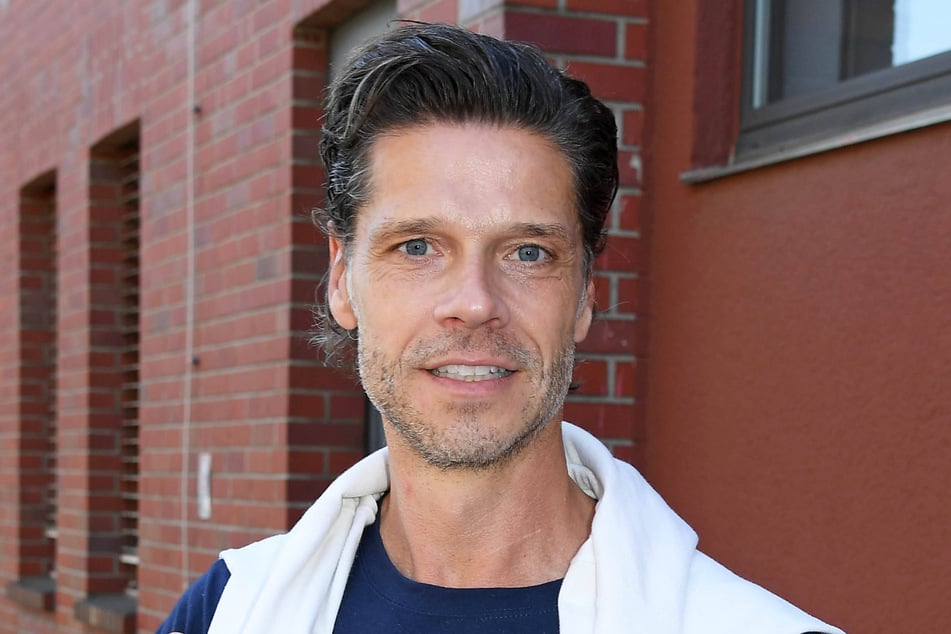 Reality-TV-Star Stephen Dürr (50) hat verraten, dass er sich aus Beauty-Gründen regelmäßig sein Sperma ins Gesicht schmiert.