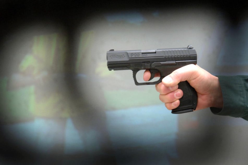 Die Polizei gab einen Warnschuss ab. (Symbolbild)