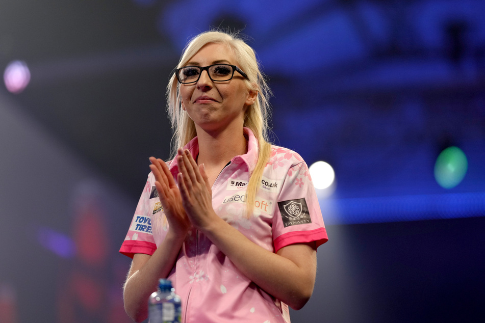 Fallon Sherrock (30) ist seit 2019 bei der PDC aktiv und brach schon mehrere Frauen-Rekorde.