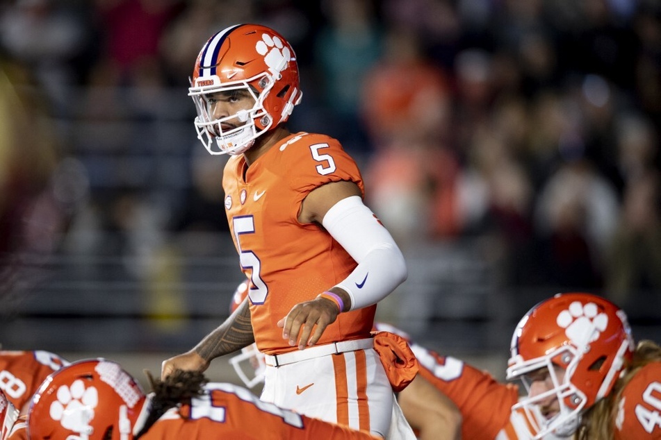 After a phenomenal showing in his first seven games of the season, Clemsons starting quarterback DJ Uiagalelei was benched in the third quarter and replaced by freshman back-up Cade Klubnik after struggling in the first half of the game against Syracuse.