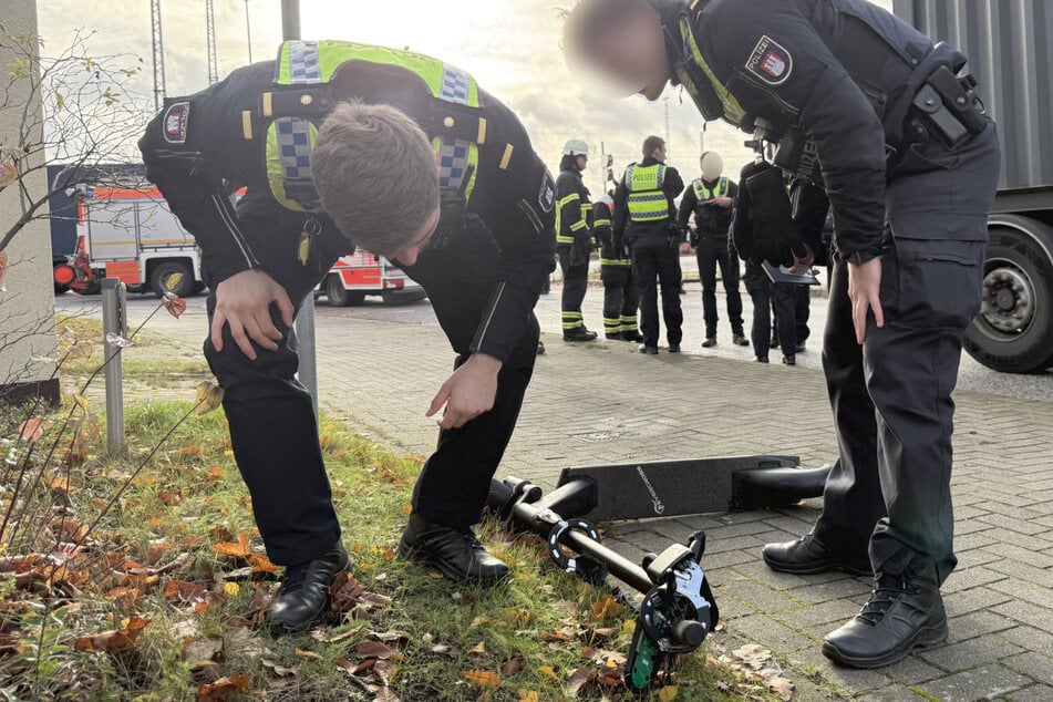 Lkw rollt über Bein von E-Scooter-Fahrer