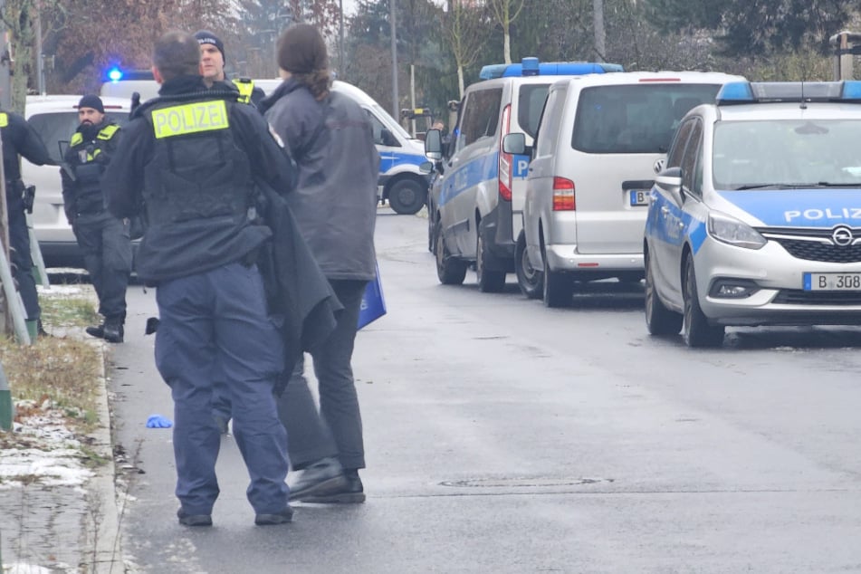 In Berlin-Köpenick rückte die Polizei am heutigen Donnerstag an und gab Schüsse ab.