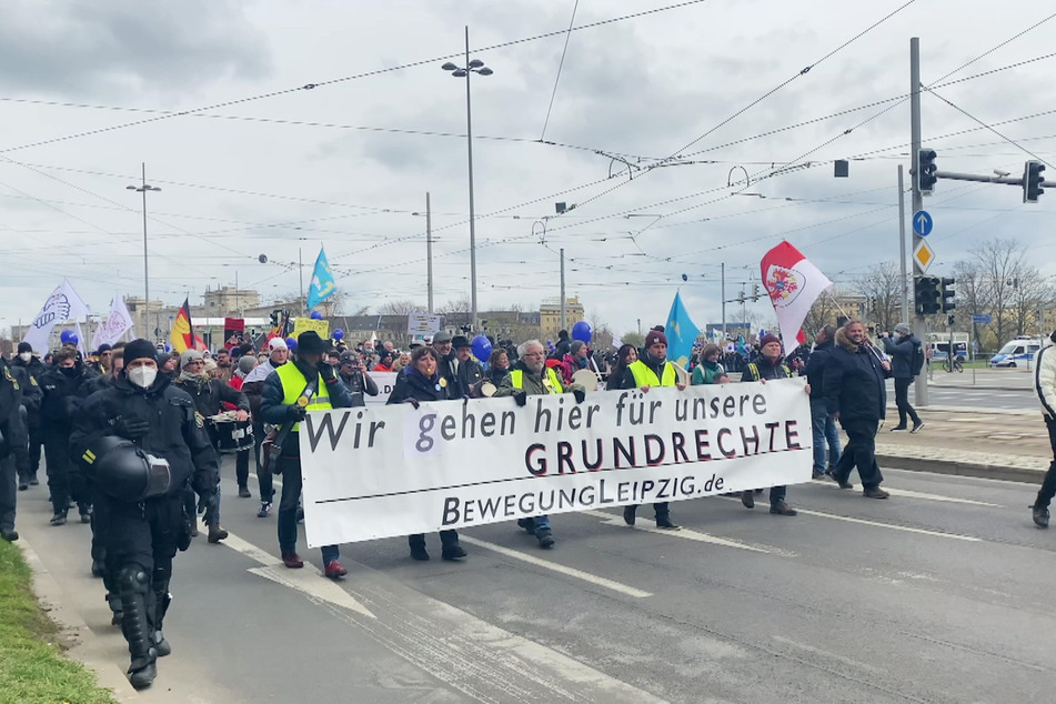 Aufrufe zur Selbstorganisation werden unter anderem auch auf "Querdenker"-Demonstrationen geäußert. Hier in Leipzig im April 2022.