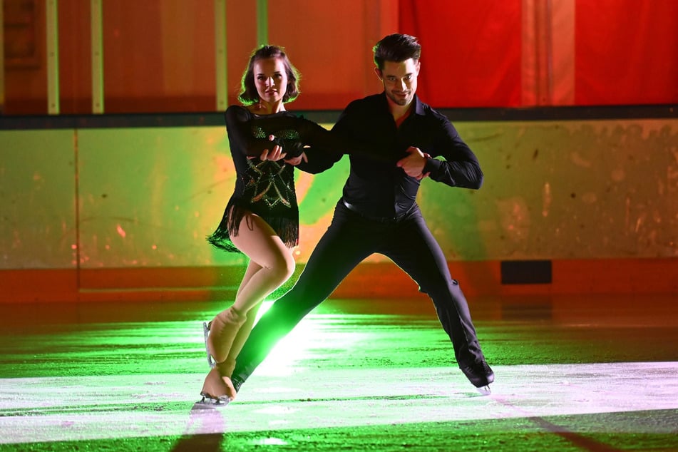 In der Handlung tritt Darya Bielstein (30) gemeinsam mit Tanzpartner Fabian Piontek bei der Eiskunstlauf-EM an.