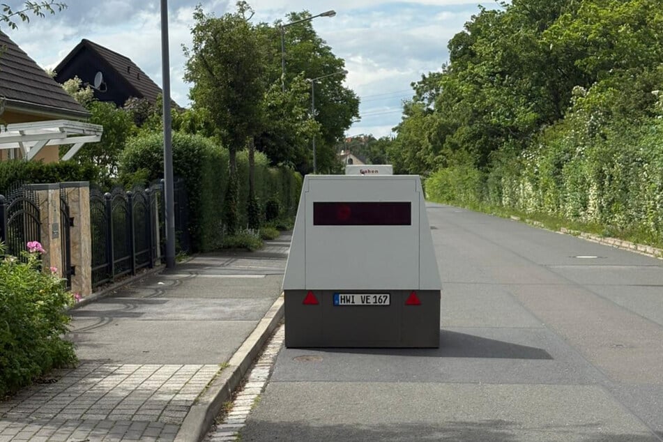 Von Weitem nur schwierig zu erkennen: Dresdens Superblitzer soll Temposündern das Leben schwer machen.