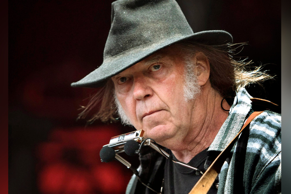 Neil Young (74) erwägt Klage gegen Donald Trump (74) zu erheben. (Archivbild)