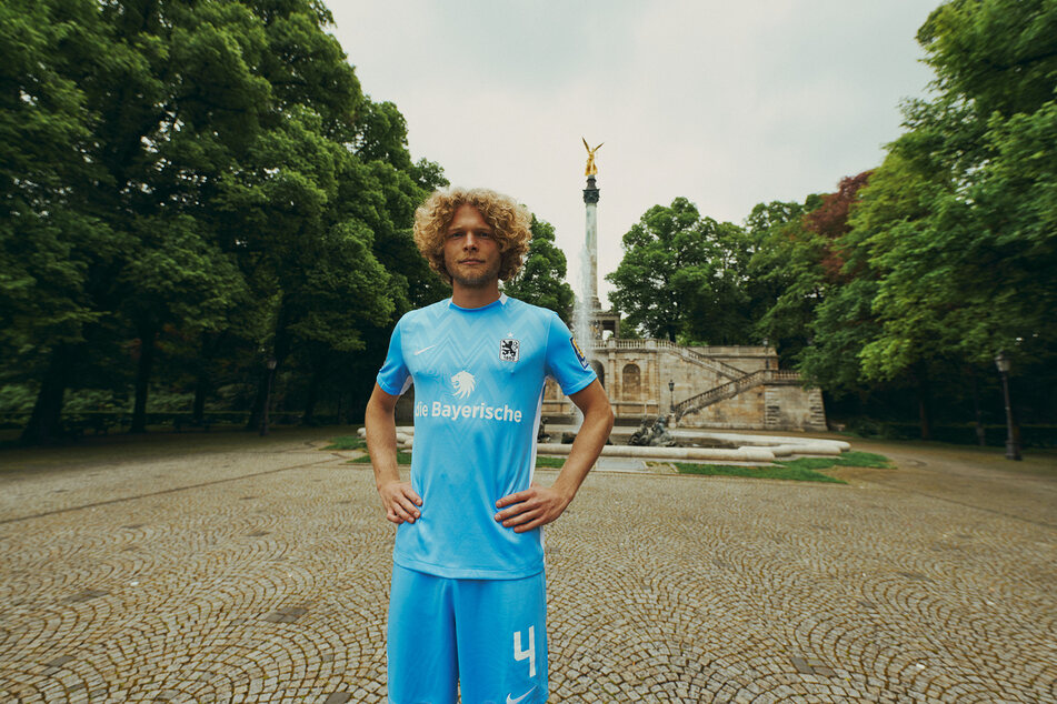 Löwen-Kapitän Jesper Verlaat (27) im neuen Trikot des TSV 1860 München.