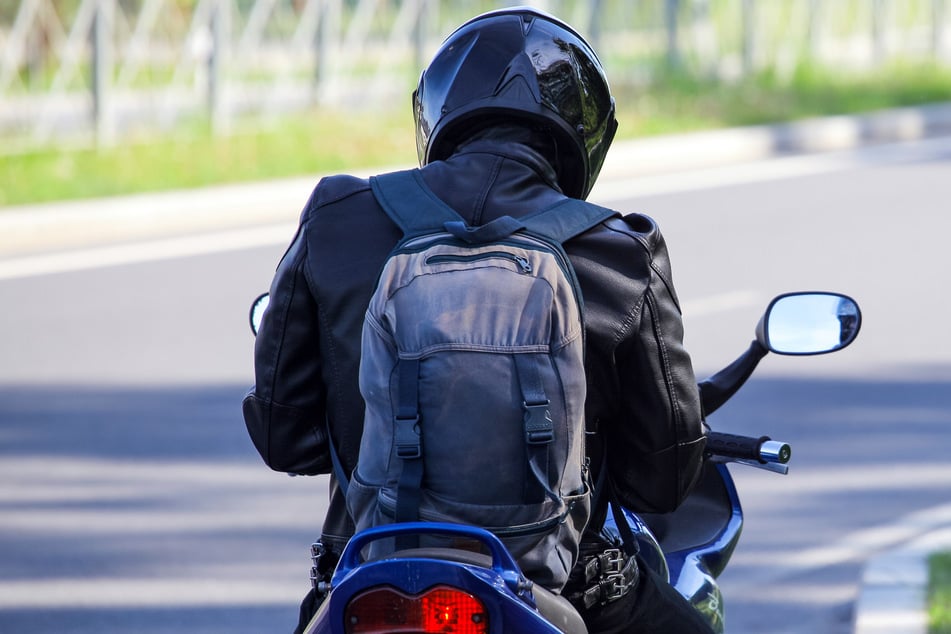 Motorradfahrer rast vor Polizei davon: Später schnappen Beamte doch noch zu!