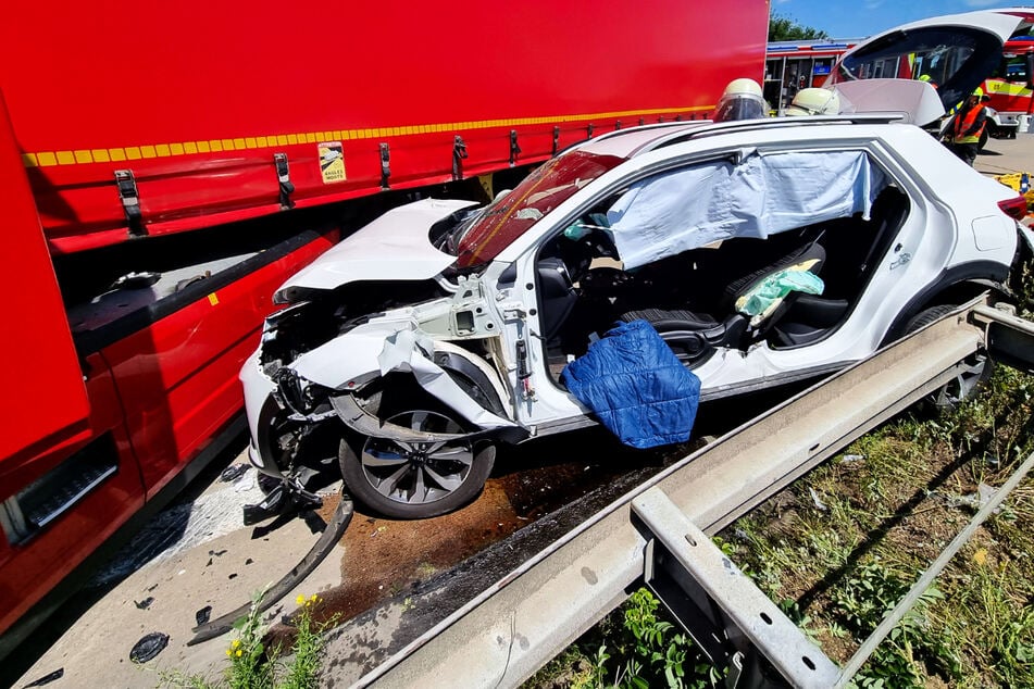 Drei Verletzte und 100.000 Euro Schaden nach schwerem Crash auf A4 bei Chemnitz