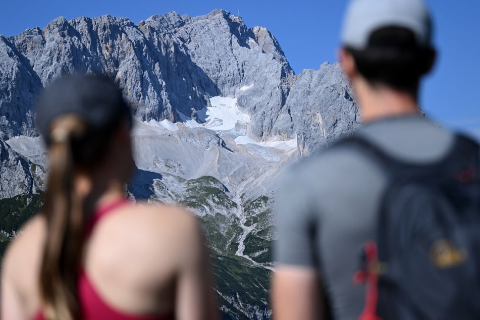 Tödliches Unglück an Zugspitze: Mann stürzt hunderte Meter in die Tiefe