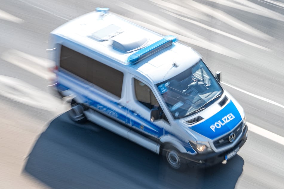 Autofahrer wegen Ukraine-Aufkleber verprügelt - Polizei sucht Zeugen!