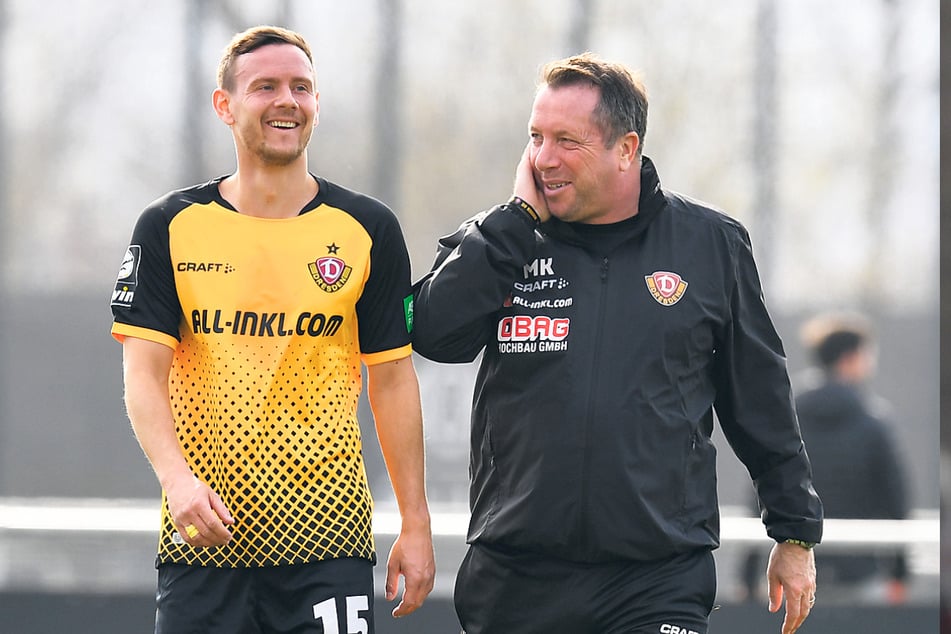 Da freuen sich zwei über das gelungene Comeback: Chris Löwe (31, l.) und Trainer Markus Kauczinski (51).