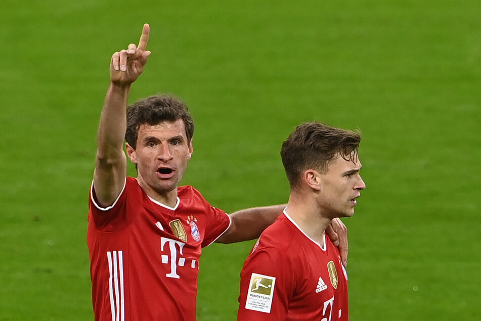 Zurück an die Spitze: Der FC Bayern München möchte erneut wieder die Tabellen-Führung übernehmen - und gleich beim SC Freiburg anfangen. Thomas Müller (33, links) gibt die Richtung vor.